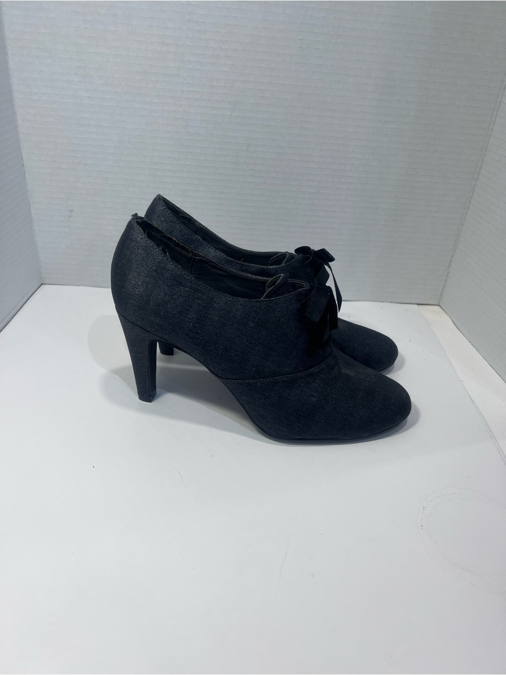Ann Marino Black Suede Bow-Heel Pumps
